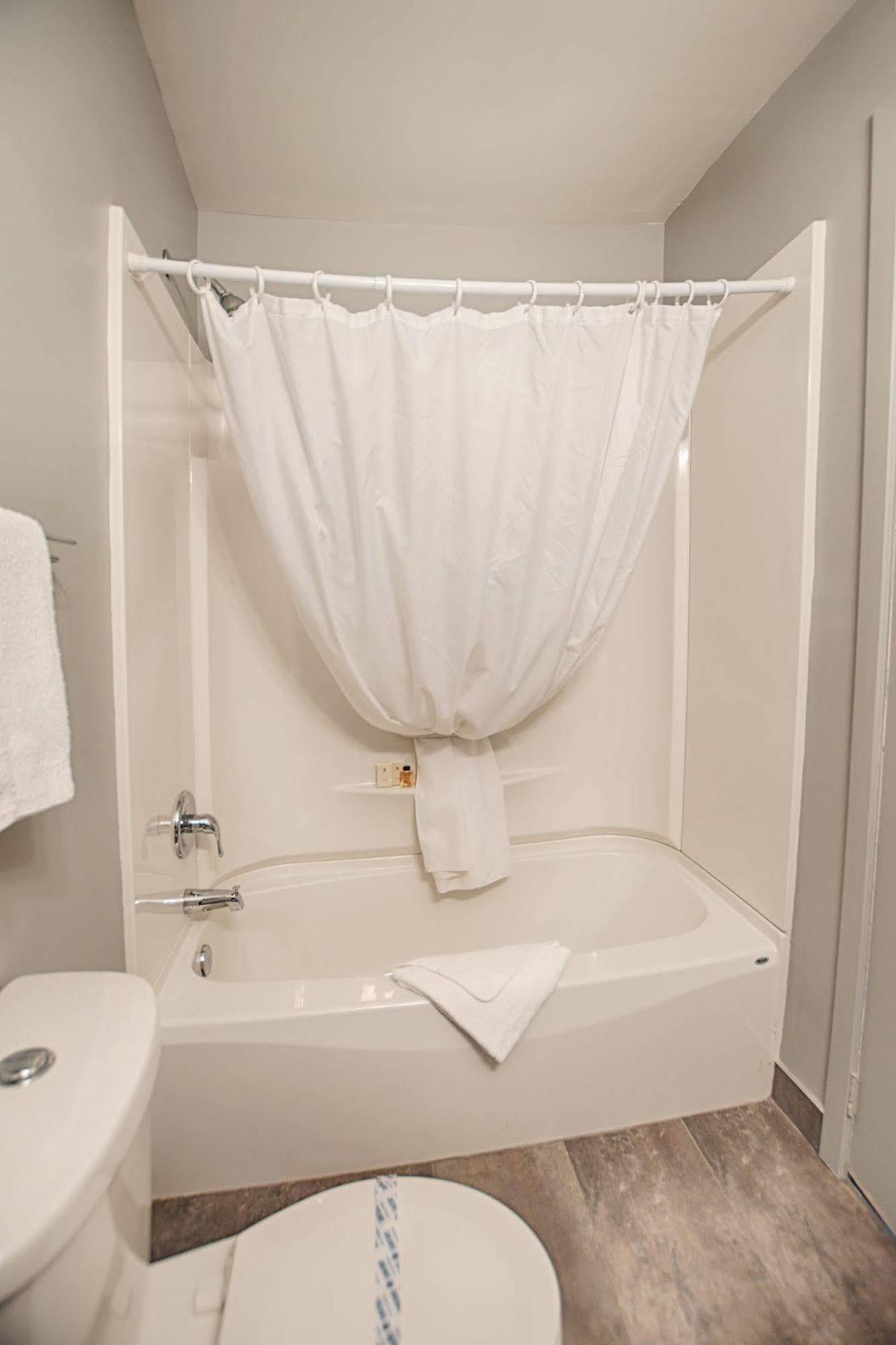 Le Fabreville Motel & Suites Laval Dış mekan fotoğraf